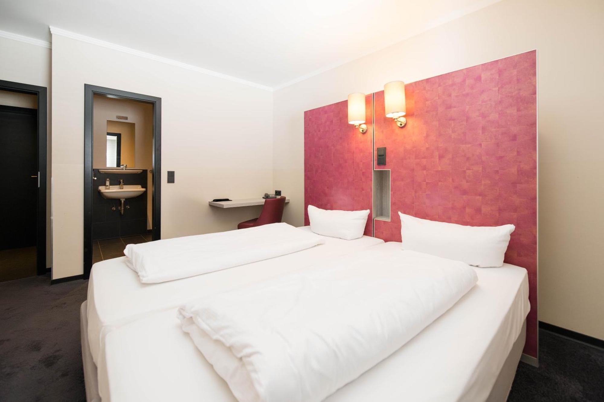 Staying Near Frankfurt Station: 9 Airport Hotels Compared