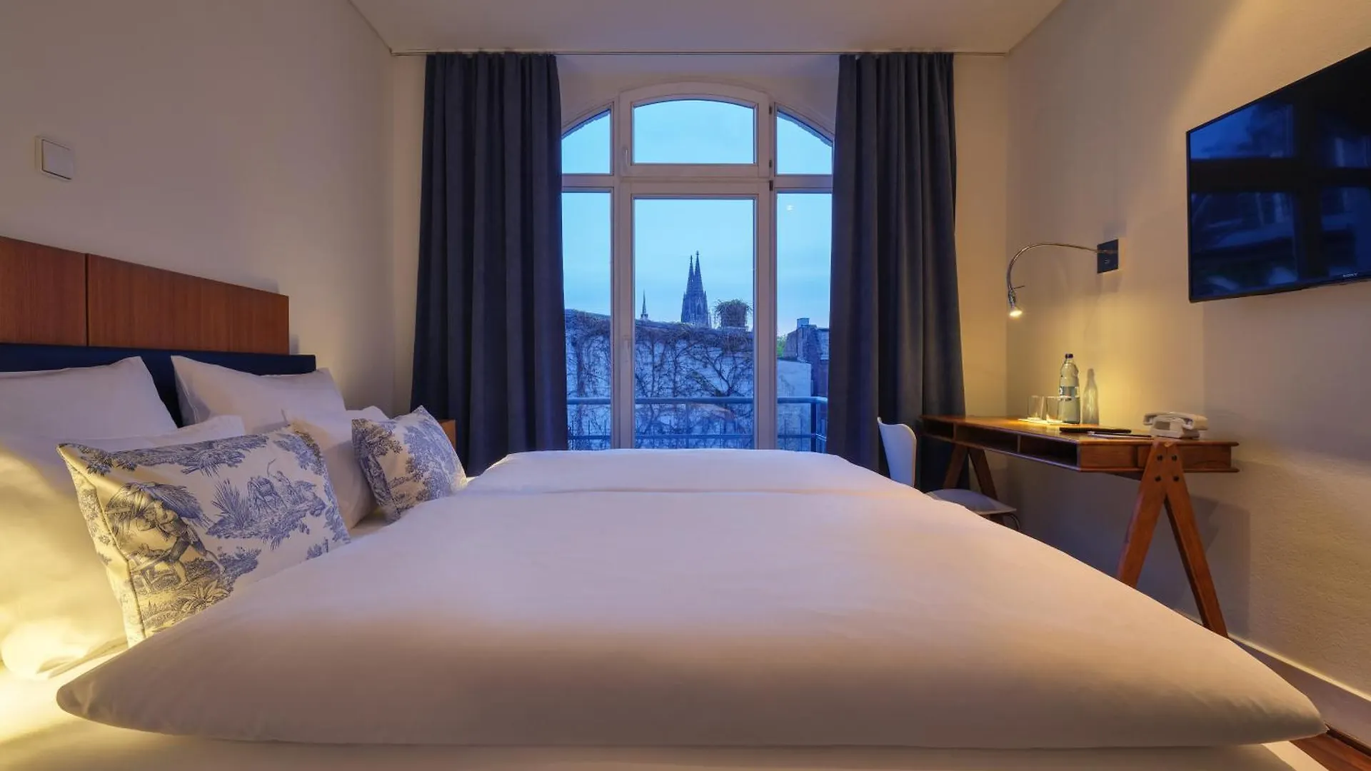 8 Smart Design Hotels In Altstadt-Nord Worth Booking