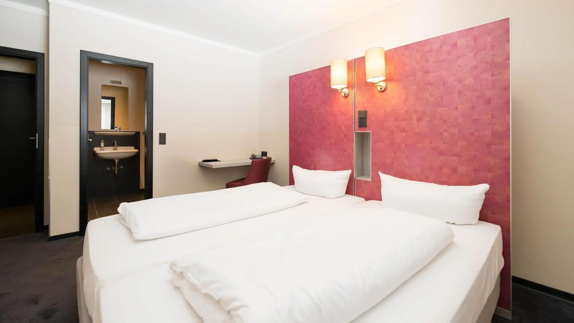 Staying Near Frankfurt Station: 9 Airport Hotels Compared